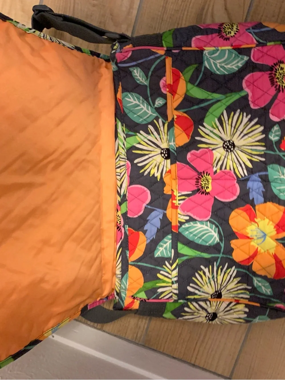 Vera Bradley jazzy blooms messenger bag